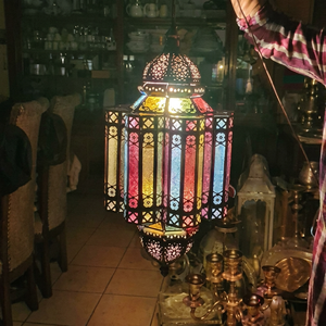 Farol Colgante Marroquí, Portavelas de Vidrio Multicolor, Lámpara de Hierro Hecha a Mano para Decoración del Hogar, Bodas y Navidad - Product Image 1
