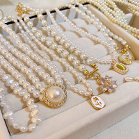 À la mode De Luxe Or Vintage Français Romantique Imitation Perle Collier Pendentif Perles Coeur Papillon Clavicule Cadeau D'anniversaire