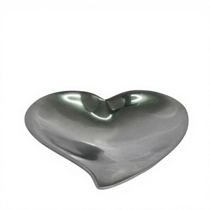Assiette de service alimentaire en aluminium en forme de coeur pour hôtel et restaurant à domicile vente en gros - Product Image 1