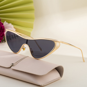 2025 nuevas gafas de sol de ojo de gato de alta calidad para mujer estilo europeo americano Hip-Hop UV400 <span class=keywords><strong>lentes</strong></span> gafas de sol de una pieza - Product Image 1