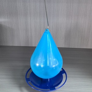 Abreuvoir à oiseaux suspendu en forme de goutte d'eau pour oiseaux sauvages, design unique, capacité de 1 litre, en plastique, pour extérieur - Product Image 5