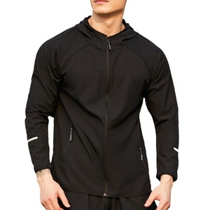 Chaqueta Ligera con Capucha para Hombre, Chaqueta Deportiva de Secado Rápido con Detalles Reflectantes, Chaqueta con Capucha y Logotipo Personalizado - Product Image 4
