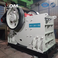 Concasseur à mâchoires stationnaire DONGMENG DC106 300tph avec plaque de mâchoire résistante à l'usure et décharge réglable pour le concassage de roches dures