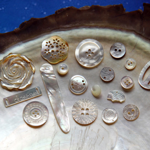 Tự Nhiên Bất Bạc Lipped Ngọc Trai Trắng 40L Mẹ Ngọc Trai <span class=keywords><strong>Shell</strong></span> 4-Lỗ Nút Cho Áo Khoác - Product Image 5