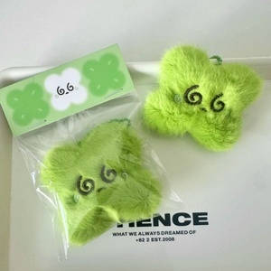 Kpop 127 Idol Do Young llavero de felpa de estrella de hierba de cuatro hojas <span class=keywords><strong>Doyoung</strong></span> Personal Solo Dearest Youth Concert Bag Charms llavero de coche - Product Image 1