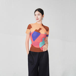 Miyake Designer T-shirt plissé pour femme Haut décontracté quotidien imprimé de haute qualité avec personnalisation prise en charge par le fabricant - Product Image 6