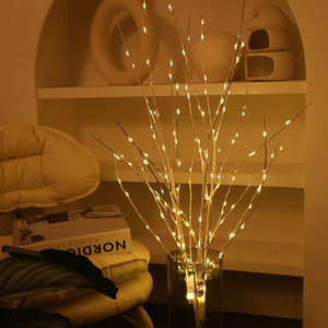 Đèn <span class=keywords><strong>LED</strong></span> hình cành liễu Ánh sáng trắng ấm Hoạt động bằng pin Điều khiển từ xa Trang trí Giáng sinh trong nhà Thiết kế kim loại cây bạch dương - Product Image 2