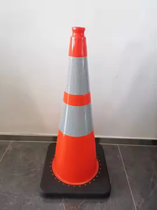 Fabrication de cônes de signalisation routière en PVC 75, cônes de route réfléchissants - Product Image 2