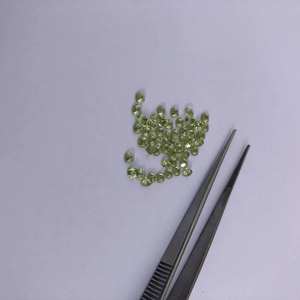 Péridot vert naturel de 1,5 mm, taille brillant facettée, certifié IGI, pierres précieuses semi-précieuses calibrées, faites à la main en Inde - Product Image 1