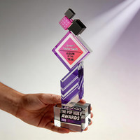 Nouveau Trophée en Cristal Rubik Cube Haut de Gamme Créatif Étanche Gravé au Laser Poli 2026 – Récompense Commémorative pour Réunion Annuelle