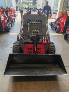Minicargadora con Motor de Gasolina, Hidráulica Hengli, Garantía de 1 Año, Rodamientos y Bomba de Alta Eficiencia - Product Image 2