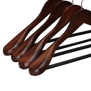 Perchas madera marrón oscuro gama alta hotel para trajes adultos, barra antideslizante pantalón, ideal para tiendas de ropa - Product Image 1