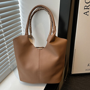 2025 nuevo bolso de mano con patrón de lichi marrón claro bolso simple diario versátil - Product Image 3