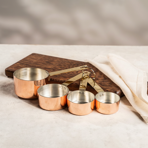 Tasse à mesurer en cuivre précise conçue pour des résultats de cuisson constants et une manipulation facile pendant la préparation des repas et des desserts - Product Image 1
