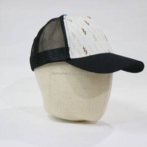 Gorra Trucker Personalizada de 5 Paneles con Estampado de Rayo, Malla Trasera Negra, Ajustable con Cierre a Presión, para Ropa Urbana y Casual - Product Image 3