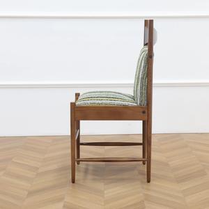 Chaise de salle à manger en bois massif de frêne style rétro, design vintage français, pour usage domestique ou hôtelier - Product Image 4