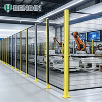 Clôture de sécurité robotique en acier à faible teneur en carbone avec fixation au sol stable pour les zones de machines d'emballage et les configurations de sécurité d'usine flexibles