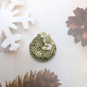 พวงกุญแจรูปเหรียญปลาคาร์พกัดทองแดงเป็น<span class=keywords><strong>มงคล</strong></span>มีจี้รูป<span class=keywords><strong>ปลา</strong></span>นำโชคในแผงขายบนถนนรถยนต์ทำจากทองเหลือง - Product Image 3