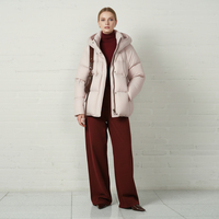 Veste d'hiver courte réversible respirante en duvet avec capuche pour défilé de mode, nouvelle collection QLYP pour femmes