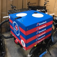 Boîte de queue de livraison de moto en plastique ondulé boîte supérieure de livraison de nourriture de pizza de scooter pour le vélo