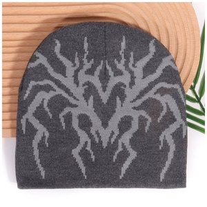 Bonnet <span class=keywords><strong>tricot</strong></span>é jacquard Y2K personnalisé en gros, motif cœur d'araignée, broderie de logo, lettres en strass, imprimé numérique - Product Image 3