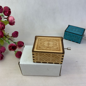 Mini boîte à <span class=keywords><strong>musique</strong></span> en bois à manivelle de haute qualité lettres gravées au Laser - Product Image 6