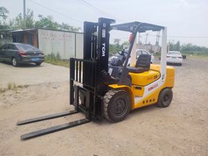 Montacargas TCM Usado de Alta Calidad, 3 Toneladas, Diésel, Original de Japón, Montacargas TCM FD30 de Segunda Mano, Gran Oferta - Product Image 3