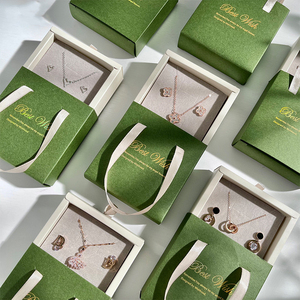 卸売カスタムロゴ印刷紙ジュエリーボックス工場供給ハイエンド引き出しスライドアウトジュエリー包装ボックス - Product Image 1