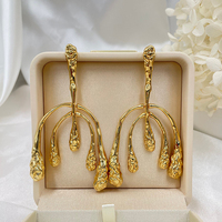 Boucles d'oreilles pendantes en métal liquide avant-gardistes, plaquées or 18 carats haut de gamme, texture organique irrégulière, or brut, pour femme