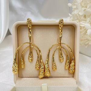 Pendientes de Metal Líquido Vanguardistas, Chapados en Oro de 18K de Alta Gama, Textura Orgánica Irregular, Pendientes Móviles de Oro Crudo para Mujer - Product Image 5