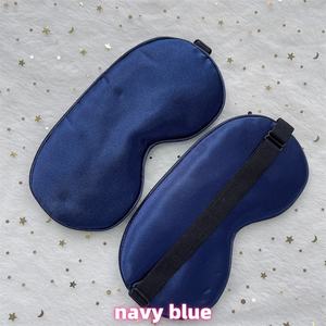<span class=keywords><strong>Masque</strong></span> pour les yeux <span class=keywords><strong>de</strong></span> <span class=keywords><strong>nuit</strong></span> bleu marine en soie douce personnalisé avec bandeau élastique pour le sommeil soyeux respirant pour cadeau <span class=keywords><strong>de</strong></span> mariage <span class=keywords><strong>de</strong></span> voyage - Product Image 1