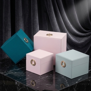 Cajas <span class=keywords><strong>de</strong></span> Anillos <span class=keywords><strong>de</strong></span> Lujo <span class=keywords><strong>de</strong></span> Cuero PU Cuadradas Xinxing con Logotipo Grabado e Impresión y Cierre <span class=keywords><strong>de</strong></span> Botón a Presión para Empaque <span class=keywords><strong>de</strong></span> Joyería Personalizada - Product Image 1
