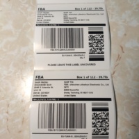 Producto SKU identificación activo etiquetado código de barras seguimiento código QR almacén inventario embalaje exterior etiqueta adhesiva