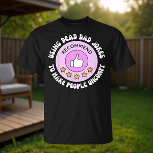 Camiseta con cita vintage: Usando chistes de papá fallecido para dejar a las personas incomodos - Product Image 3