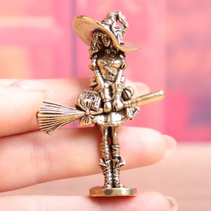 1 ud. Figura decorativa <span class=keywords><strong>de</strong></span> cobre <span class=keywords><strong>de</strong></span> brujas y princesas retro, objetos antiguos sólidos, artesanía decorativa para escritorio, adornos <span class=keywords><strong>de</strong></span> cobre - Product Image 1