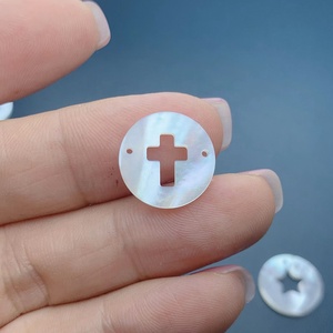 Venta al por mayor de concha de nácar natural moneda redonda Cruz corazón <span class=keywords><strong>Luna</strong></span> estrella colgantes encantos cuentas sueltas para la fabricación de joyas - Product Image 4