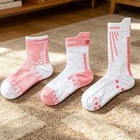 Chaussettes de cyclisme sportives personnalisées 2026 à structure spéciale, maille respirante, anti-transpiration, confortables pour l'extérieur