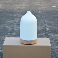 Meilleure vente bon prix Diffuseur d'arômes électronique à ultrasons en céramique à grain de bois avec pierre de parfum et veilleuse à DEL de 7 couleurs