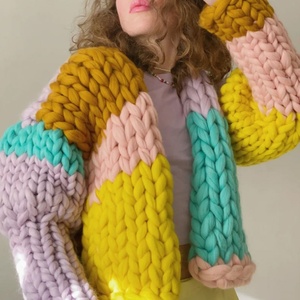 Cardigan Corto in Lana 100% Multicolore con Logo Personalizzato OEM, Manica <span class=keywords><strong>a</strong></span> Lanterna, Maglione Lavorato <span class=keywords><strong>a</strong></span> <span class=keywords><strong>Mano</strong></span> all'Uncinetto per <span class=keywords><strong>Donna</strong></span> - Product Image 1