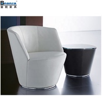 Table et chaise de restaurant, disponible en noir ou blanc