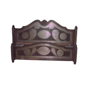 Деревянная резная двуспальная кровать ручной работы с латунной инкрустацией для спальни и отеля