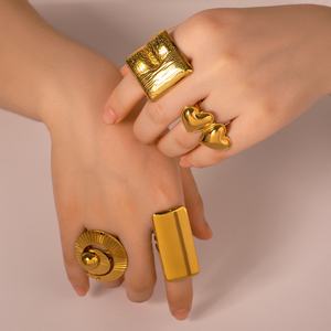 Niche Personalized Modern 18K Gold Stainless Steel Glossy Oversized Geometric Heart-shaped Square <b>Conch</b> <b>Ring</b> for Women - Product Image 2