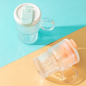 Venta al por mayor <span class=keywords><strong>de</strong></span> <span class=keywords><strong>vasos</strong></span> para beber café, taza mezcladora <span class=keywords><strong>de</strong></span> proteínas, <span class=keywords><strong>vasos</strong></span> para botellas con pajita y tapas - Product Image 1