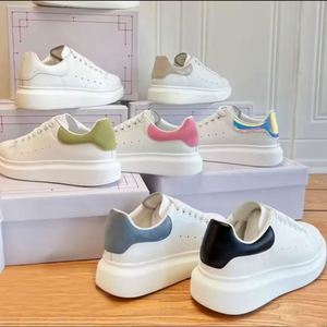 Zapatos Blancos de Lujo de Alta Calidad en Oferta, Zapatos Deportivos para Hombre con Suela Gruesa Tipo Muffin, Interior de Cuero, Zapatos Casuales de Diseñador para Mujer - Product Image 2