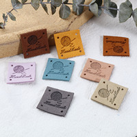 Étiquettes carrées en cuir PU microfibre faites à la main, conception de boule de fil, étiquettes à tricoter pour vêtements, accessoires de couture