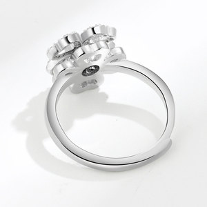 Bagues rotatives trèfle à quatre feuilles ajustables en zircon plaqué or cuivre, bijoux anti-stress personnalisés pour femmes - Product Image 5