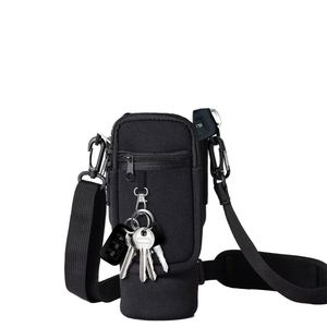 Sac à bandoulière isotherme en néoprène durable avec fermeture éclair, sangle réglable et design élégant pour porte-canette - Product Image 1