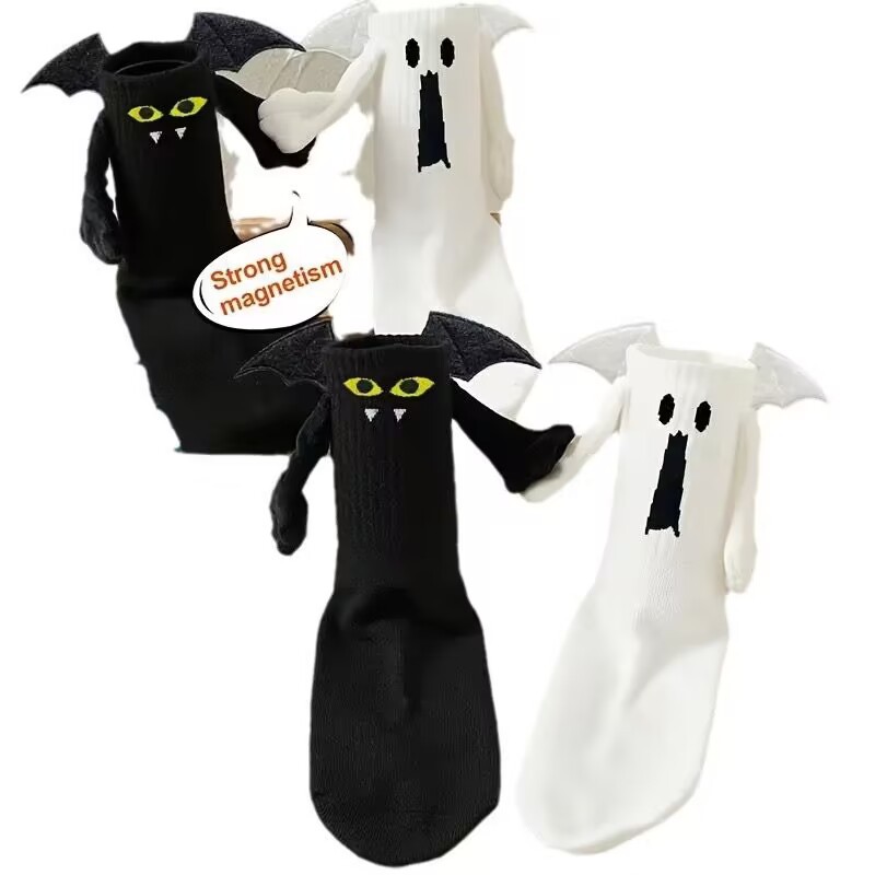 Calcetines blancos con forma de mano de fantasma