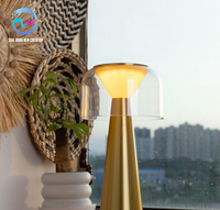 Table Champignon Moderne de Luxe en Aluminium et Acrylique, à Contrôle Tactile LED, à Batterie, à Mille Niveaux, pour Salon et Chambre à Coucher (Vente en Gros)