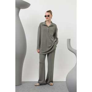 ชุดสูทผู้หญิง สีแอนทราไซต์ กระดุมแป๊ก คอปก มีกระเป๋า รุ่น 20605TKS - Product Image 4